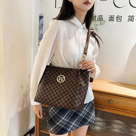 Sac Cabas en Cuir PU Imprimé Lettres Vintage Pour Femmes Grande Capacité Mode Bureau Sac à Épaule Avec Logo en Métal