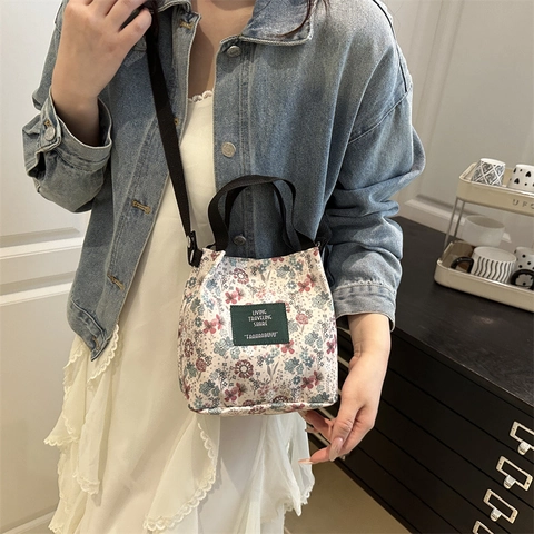 Damen Mini Nylon Eimer Tasche Vintage Blumen Schmetterling Druck Kleine Schulter Umhängetasche Mit Webetikett Trendige Alltagstasche