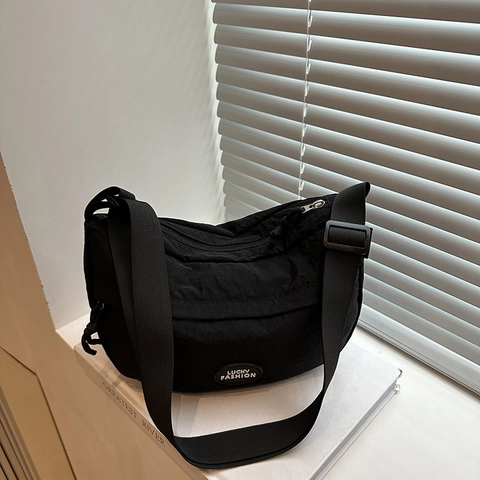 Bolso de Hombro de Nailon Ligero de Media Luna para Mujer Gran Capacidad Bolso Hobo Cruzado Con Correa Ajustable Casual Travel Tote