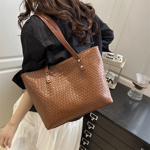 Vintage Woven Texture Tote Bag For Women Large Capacity PU Leather Shoulder Bag Retro Commuter Handbag With Rivet Detail