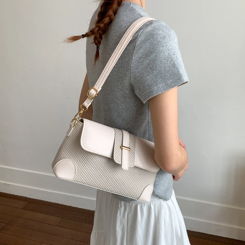 Französische Retro Gespleißte Gewebte PU Leder Baguette Tasche Für Damen Goldene Hardware Verstellbarer Gurt Schultertasche