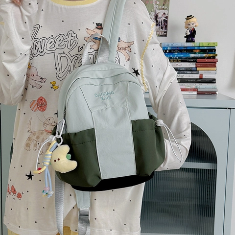 Mini Mochila de Bloques de Color para Mujer Nailon Ligera Casual para Estudiantes Con Colgante de Luna de Peluche