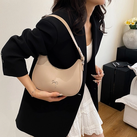 Women's Vintage Crescent Hobo Bag Simple Fashion PU Leather Shoulder Bag With Metal Bow Decoration Versatile Daily Bag