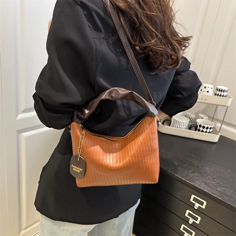 Women Pleated Hobo Bag Ruched Handle PU Leather Vertical Texture Shoulder Crossbody Handbag Minimalist Niche Design