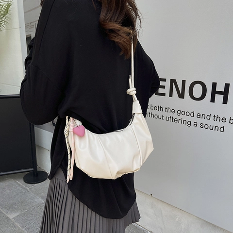 Borsa Sottobraccio in Pelle PU Plissettata da Donna alla Moda Borsa a Spalla a Mezzaluna Urban Minimalist con Ciondolo a Cuore