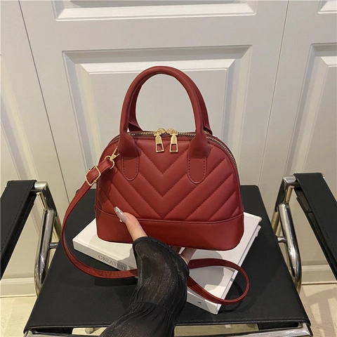 Damen Mode PU Leder Muschel Tasche Mit V-Förmigem Steppmuster Kleine Schulter Umhängetasche Mit Goldener Hardware Täglich Reise Geldbörse