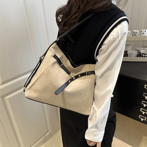 Dames Vintage Grote Capaciteit Tote Bag Suède PU Leer Schoudertas Met Metalen Gesp Casual Street Fashion Hobo Tas