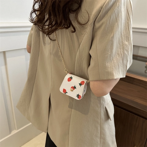 Women Cute Strawberry Print Mini PU Leather Crossbody Bag Gold Metal Chain Shoulder Bag Small Coin Purse Fashion Accessory Gift