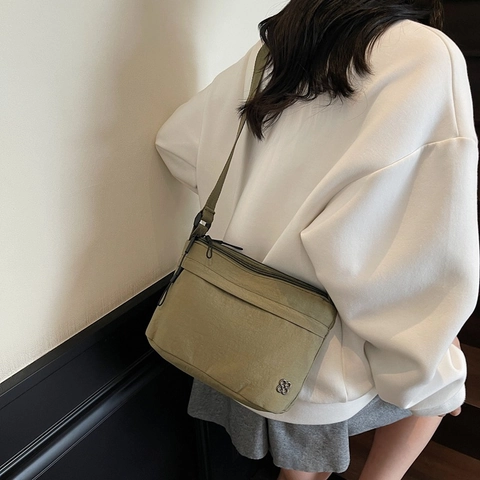 Borsa Messenger Donna in Nylon Minimalista Con Cerniere Multiple E Tracolla Regolabile Per Viaggi E Uso Quotidiano Casual