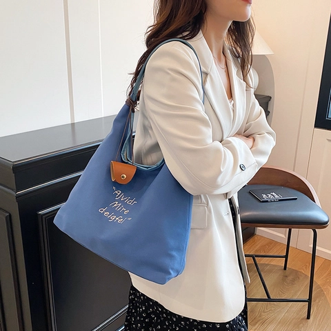 Large Capacity Canvas Tote Bag For Women Casual Commuting Shoulder Bag With Letter Embroidery And Mini Pouch Accessories