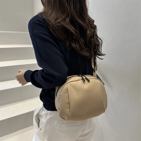 Minimalist Nylon Crossbody Bag For Women Large Capacity Casual Shoulder Bag Adjustable Strap Solid Color Fashion Versatile Bag