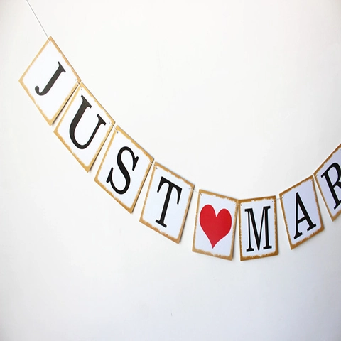 Pancarta de Boda Just Married Vintage Guirnalda de Cartón Blanco con Patrón de Corazón para Decoración de Fondo de Fiesta