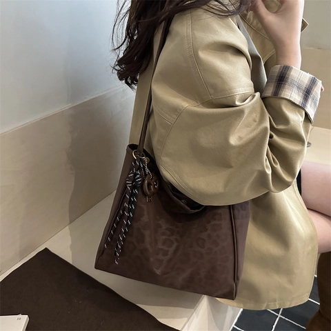 Women Leopard Print Tote Bag Large Capacity Canvas Shoulder Bag Casual Retro Handbag With Tassel For Daily Commute Office