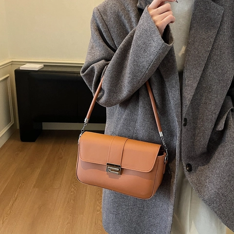 Vintage PU Leather Square Shoulder Bag For Women Minimalist Urban Underarm Bag With Silver Metal Buckle And Chain Strap