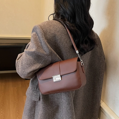 Vintage PU Leather Square Shoulder Bag For Women Minimalist Urban Underarm Bag With Silver Metal Buckle And Chain Strap