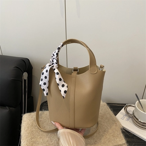 Sac Seau Minimaliste en Cuir PU pour Femmes Avec Foulard en Satin Motif Litchi Sac à Bandoulière pour le Bureau