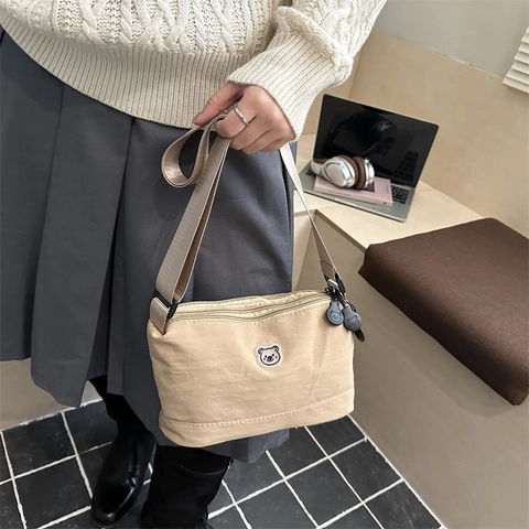 Damen Casual Nylon Umhängetasche Mit Cartoon Bärenstickerei Multi Reißverschlusstaschen Verstellbarer Breiter Schultergurt Schultertasche Kuriertasche