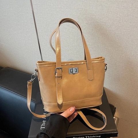 Damen Einfarbig PU Leder Schultertasche Mit Metall Drehschloss Minimalistische Urbane Umhängetasche Für Den Täglichen Weg