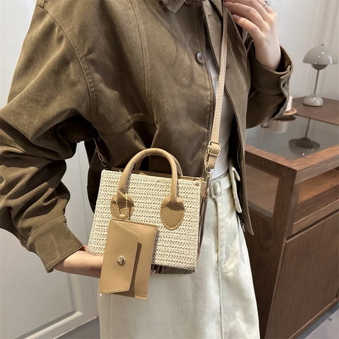 Women's Casual Woven Straw Handbag Small Square Crossbody Bag With Mini Pouch PU Leather Trim Fashion Top Handle Bag