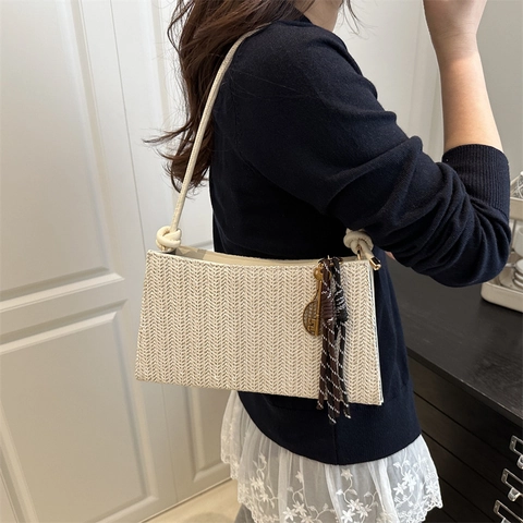 Minimalist Women Woven Shoulder Bag Large Capacity Fashion PU Leather Underarm Bag Casual Tassel Pendant Daily Travel Handbag