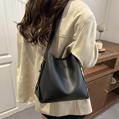 Women French Minimalist PU Leather Crossbody Bucket Bag Vintage Solid Color Wide Strap Daily Commute Shoulder Bag Large