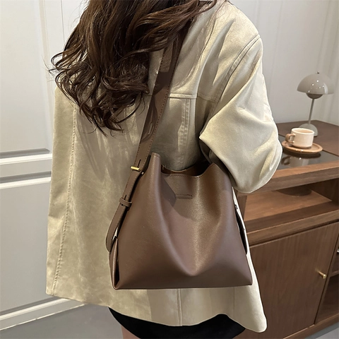 Women French Minimalist PU Leather Crossbody Bucket Bag Vintage Solid Color Wide Strap Daily Commute Shoulder Bag Large
