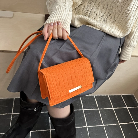 Borsa a Tracolla da Donna alla Moda con Motivo a Coccodrillo in Pelle PU Piccola Borsa a Spalla Quadrata Minimalista con Fibbia in Metallo Dorato