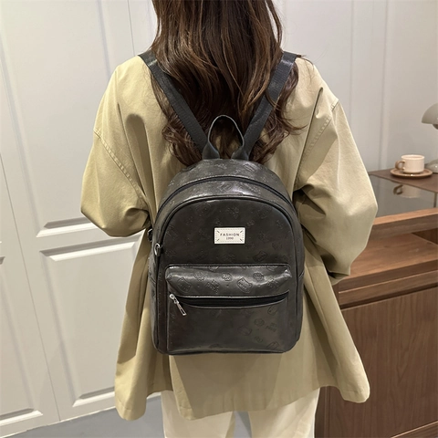 Sac à Dos Femme en Cuir PU Mode Vintage Motif Chat de Dessin Animé Gauffré Avec Étiquette Fashion 1990 Sac de Voyage Casual