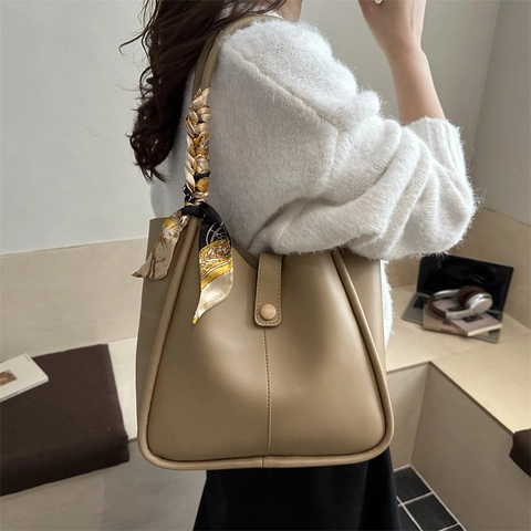 Borsa Tote da Donna in Pelle PU Grande Capacità Minimalista Borsa a Spalla Con Sciarpa Decorativa Borsa a Mano Moda