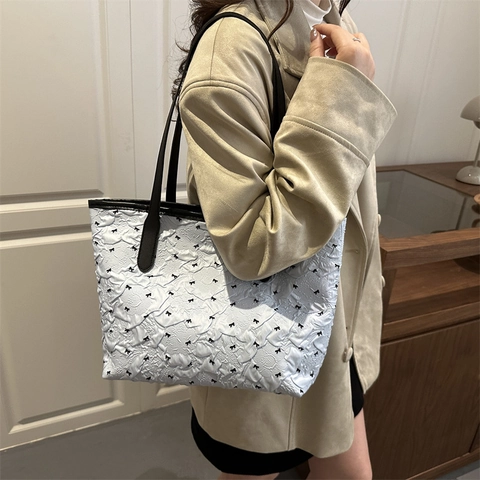 Women Fashion Tote Bag Bow Pattern Quilted Bubble Fabric Shoulder Bag Large Capacity Handbag Versatile Casual Bag
