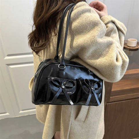 Borsa Bowling da Donna in Pelle PU Lucida Con Fiocco Decorative Doppie Tasche Casual Sottoascellare Borsa a Tracolla Trendy