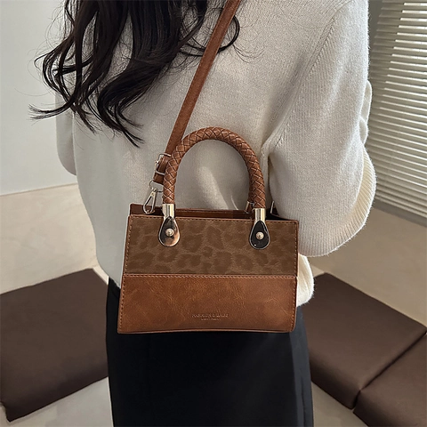 Sac à Main Urbain Simple en Cuir PU pour Femmes Patchwork Imprimé Léopard Sac Bandoulière Avec Anse Tressée Mode Épaule