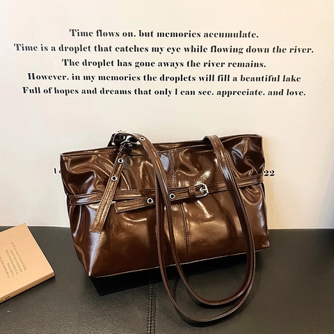 Bolso Tote de Mujer en Cuir PU Charol Brillante Gran Capacidad Retro Bolso de Axila Con Decoración de Hebilla de Plata