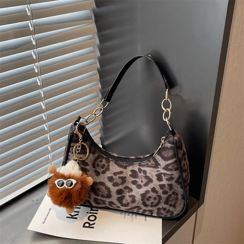 Sac Hobo en Peluche Imprimé Léopard Vintage Sac à Épaule sous le Bras Avec Chaîne Et Pendentif Monstre Pour Femme