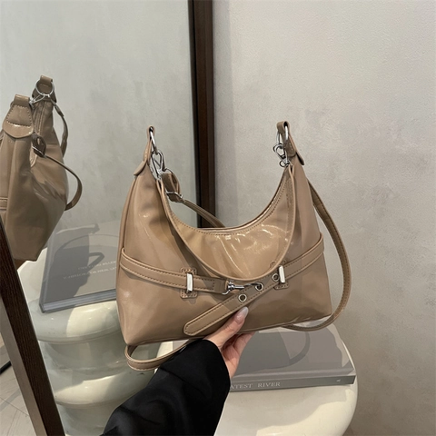 Borsa Sottoascellare da Donna in Pelle PU Lucida Borsa a Tracolla a Mezzaluna Retro Cintura Decorativa Fibbia Argento Minimalista