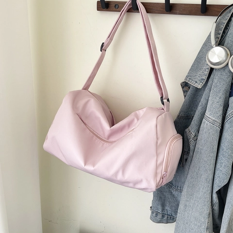 Women Large Capacity Nylon Shoulder Bag Lightweight Travel Duffel Bag Minimalist Gym Yoga Sport Bag For Weekend Trip
