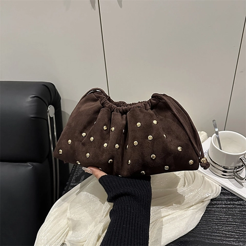 Sac à Épaule Femme Vintage en Simili Daim Givré Avec Rivets Dorés Minimaliste Urbain Cordon Sac Nuage Élégant Sac à Main pour Fête