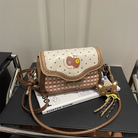 Süße PU Leder Umhängetasche Damen Apfel Punktemuster Gitter Patchwork Klappe Crossbody Tasche Mit Bärenanhänger Alltagstasche