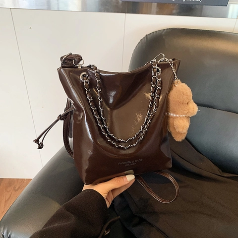 Women's Fashion PU Leather Bucket Bag Minimalist Solid Color With Metal Chain Shoulder Strap And Plush Bear Pendant For Daily Commuting