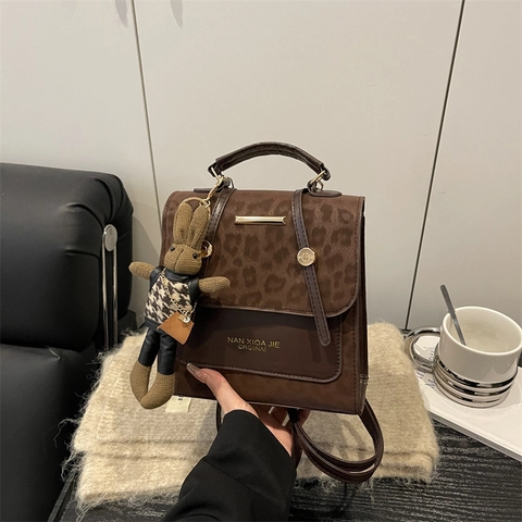 Vintage Leopardenmuster Damen Rucksack Nischen Design PU Leder Handtasche Mit Hasen Anhänger Mode Schultertasche
