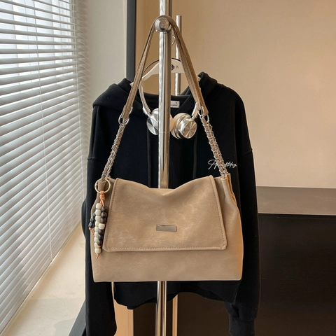 Borsa Spalla Retrò Consistenza Scamosciata Pelle PU Opaca Grande Capacità Tracolla Con Catena Argentata E Ciondolo Perle