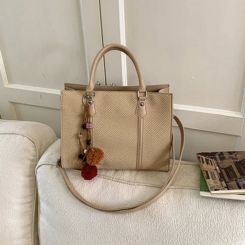 Damen Retro Geflochtene PU-Leder Tragetasche Mit Pompon-Anhänger Große Kapazität Schulter Umhängetasche Minimalistische Pendler Handtasche