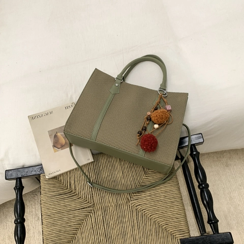 Damen Retro Geflochtene PU-Leder Tragetasche Mit Pompon-Anhänger Große Kapazität Schulter Umhängetasche Minimalistische Pendler Handtasche