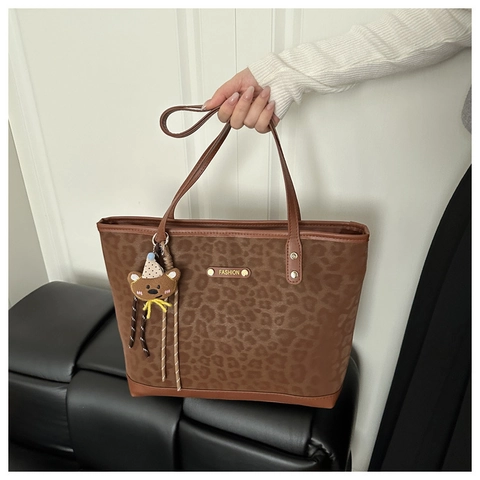Damen Wildleder Tragetasche Mit Leopardenmuster Große Kapazität Schultertasche Mode Handtasche Mit Bärenanhänger Retro
