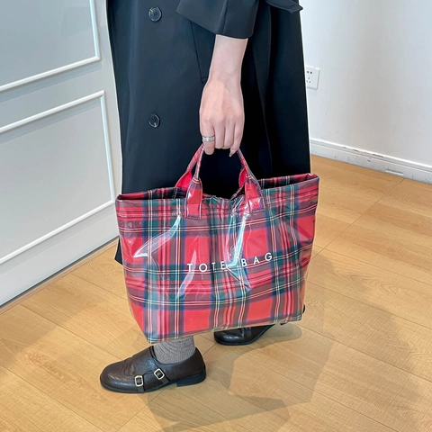 Large Capacity PVC Plaid Tote Bag For Women Waterproof Tartan Checkerboard Printed Handbag Leisure Commute Shoulder Bag
