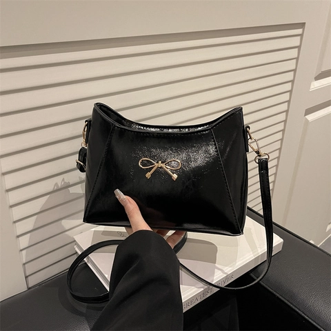 Damen Mode PU Leder Schultertasche Mit Metall Schleife Dekor Elegant Unterachsel Handtasche Trendige Pendler Umhängetasche Für Damen