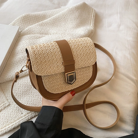Sac à Épaule Casual pour Femmes en Paille Tissée et Simili-cuir Patchwork Sac Besace Rétro Boucle en Métal Sac à Main de Vacances