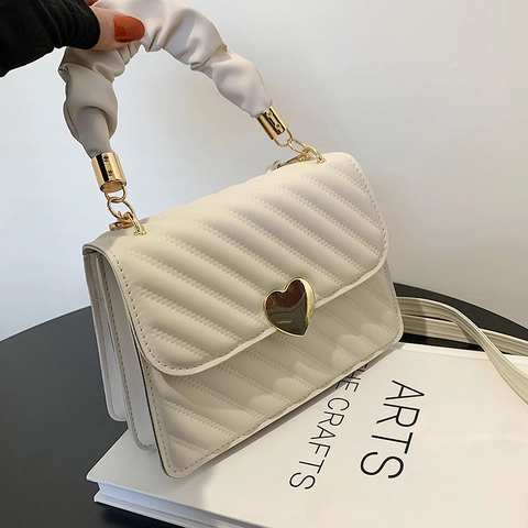 Bolso de Hombro Acolchado para Mujer Con Asa Fruncida Hebilla de Corazón Metal Bolso de Bandolera de Cuero PU