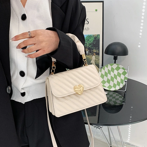 Bolso de Hombro Acolchado para Mujer Con Asa Fruncida Hebilla de Corazón Metal Bolso de Bandolera de Cuero PU