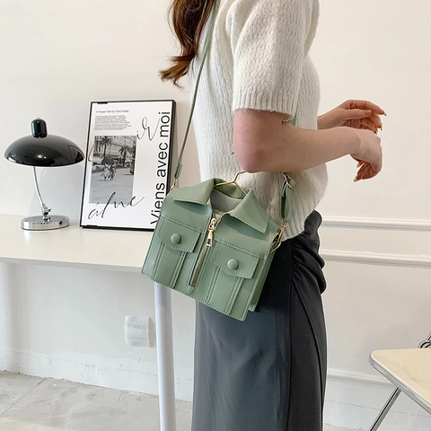 Mini Sac à Épaule pour Femmes Forme de Veste de Motard Créative en Cuir PU Rétro Mode Petit Sac Bandoulière Avec Poignée Crochet